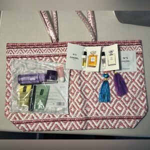 Clinique 7 pc set, Estée Lauder beach bag, Chanel 5 samples 2x1,5 ml, all new